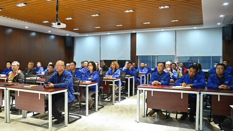 K12网课的价格主要由以下几部分构成：