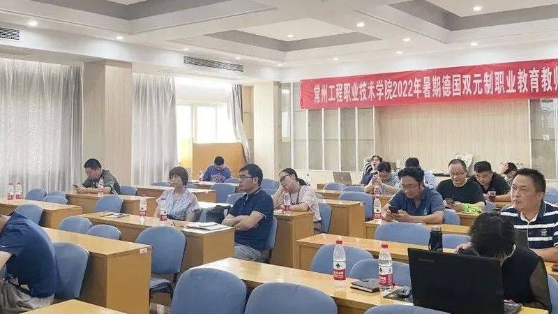 小标题：编程教育的兴起